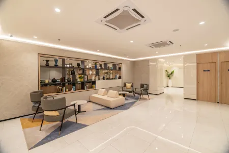 Fives Hotel Meldrum Отели рядом с достопримечательностью «Bangunan Sultan Ibrahim»