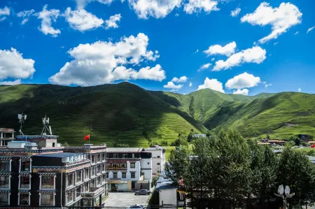 Atour Hotel on National Highway 318 in Xinduqiao, Kangding