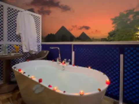 Turquoise Pyramids & Grand Egyptian Museum View Hotel Hotel di Cairo