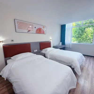 Shijiazhuang Yiyou Express Hotel (Youyi South Street Hebei Province Letters and Calls Bureau Branch) Hotels near Xiqing Park