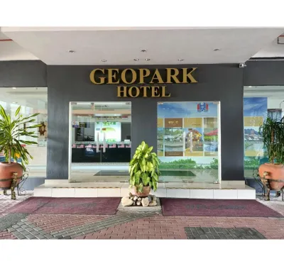 OYO 90835 Geopark Hotel Kuah Các khách sạn ở Gunung Raya
