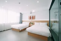 Yuyue B&B (Luoyang Longmen High-speed Rail Station Baolong Square Store) - Esports