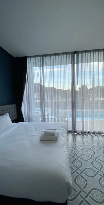 ดีลักซ์พลูแอคเซสเตียงดับเบิ้ล