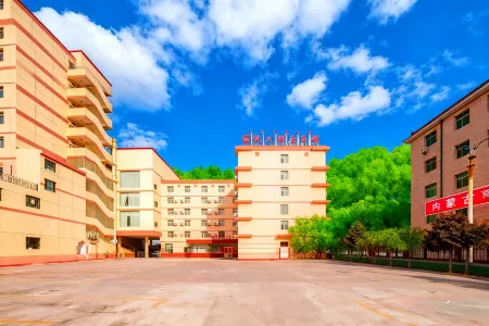 Binyue Hotel (East Building) Отели рядом с достопримечательностью «Department of Physical Education， Inner Mongolia Agricultural University»