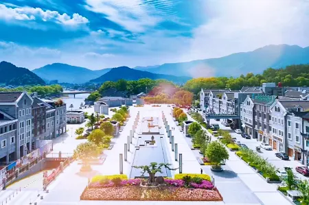 Four Seasons Qingteng Garden Hotel (Xikou Chiang's Hometown) Отели рядом с достопримечательностью «Zhejiang Buddhist College (Headquarters)»