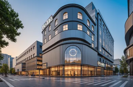 Platinum Crystal Hotel Отели рядом с достопримечательностью «Lake Biwa Scenic Area»