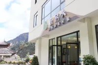 Wafangtou Nature Education Homestay Hotels near Wolong Town