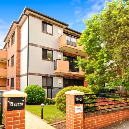 Burwood 2Br Lovely APT near Train with car parking