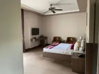 CLOVER HOTEL