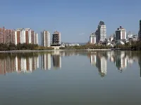 Jiahua Hotel (Lincang Municipal Government Yulong Lake Park Branch) - Bergblick