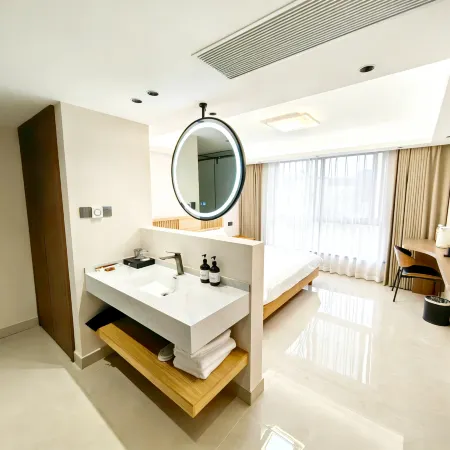 Hill Isle Hotel