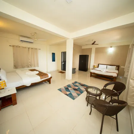 Aqua Wave by YogiTree Hotels