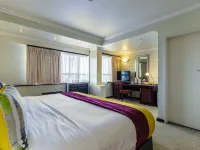 Cresta President Hotel โรงแรมในกาโบโรเน