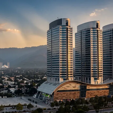 Walk-Inn Hospitality Group Centaurus Отели рядом с достопримечательностью «Торговый центр Centaurus»