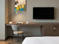 Anatole by Landison Hotel (Taizhou Central Avenue Branch) Hotels near Taizhou Ocean World