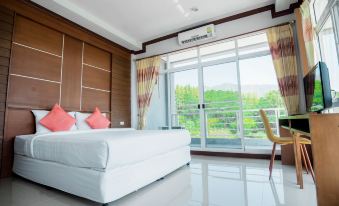 Breeze Hill Hotel