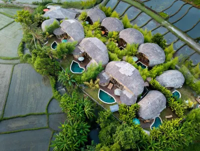 Noon V10 · Eco Bamboo Getaway in Seseh - Canggu - A Luxury Private Villa By Balinest Villas Hotels in 