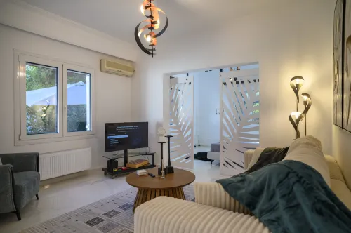 Seclusion, Privacy and 2 bedroom Luxury in Glyfada