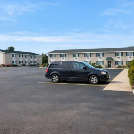 Iron Mountain Inn & Suites MI US 2