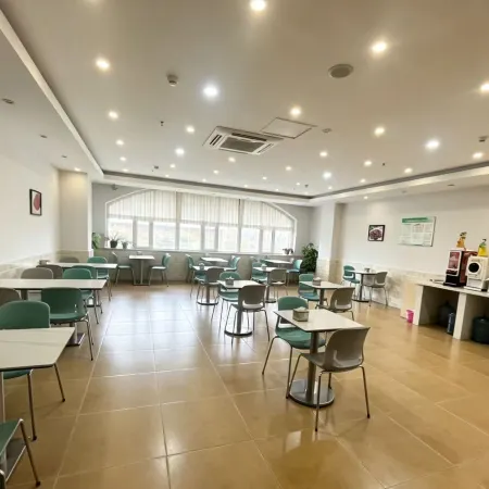 Homeinn Hotel (Hunchun Eurasia Shopping Mall Passenger Station Branch)