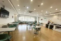 โรงแรมโฮมอินน์ (สาขาสถานีผู้โดยสาร ห้างยูเรเชีย ฮุนชุน) - พร้อมอาหารเช้า