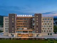 Xinhu Bay Resort Hotel (Chuxiong Xinghai Lake High-speed Rail Station Branch)