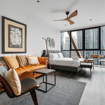 Scarletz KLCC Apartments by Soulasia Отели рядом с достопримечательностью «Конгресс-центр The Intermark»