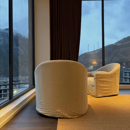 MINGTANG INN CURATE