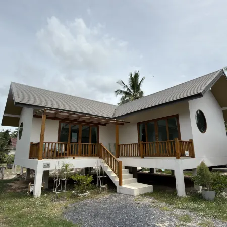 Chaloklum house close to beach
