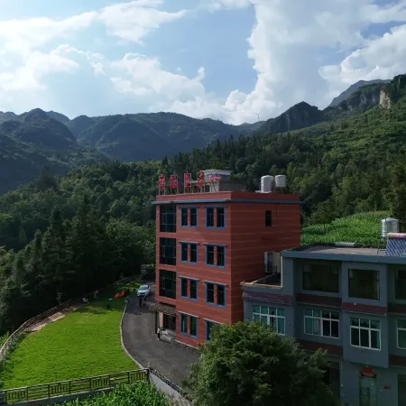 Misty Yi Lodge · Mountain Retreat