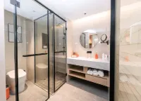 Guangzhi 1893·KINGSPACE King Gaming Homestay (Hangzhou Linping New Town Junhu International Store) - Esports