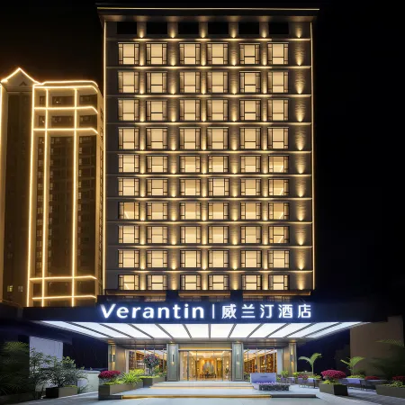 Willington Skyline High-Rise Pool Hotel