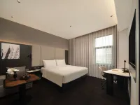 Xuzhou Pengcheng Square Xuyi Affiliated Hospital Subway Station Atour Hotel - واي فاي