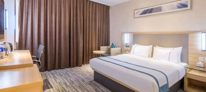 Express Hotel (Jiangmen Xinhui Xinghui Pedestrian Street) Отели в г. Цзянмэнь