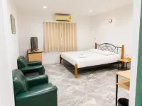 Luxury Hotel Kanchanaburi - parking