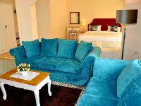 Palazzo Pavone Gallery & Resort Hotels near Pete Maze