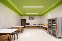 Green Taihao Hotel (Luoyang Railway Station Guohua Road Subway Station) - 3-Star