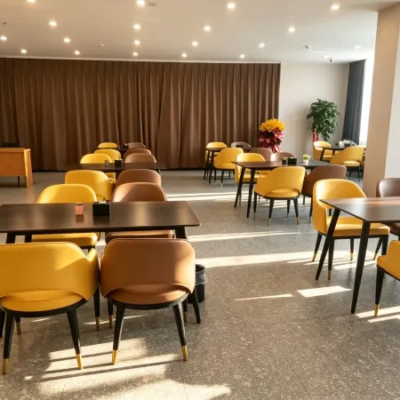 IU Hotel (Dongping Zhengwu Dating Dongshun Square)