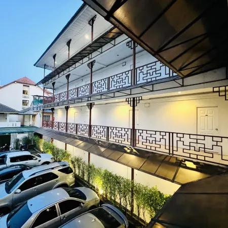 INN Kham Apartment Отели рядом с достопримечательностью «Академия Dara»