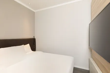 HanTing Youjia Hotel (Jinan Daming Lake South Gate) Отели рядом с достопримечательностью «Pearl Spring»