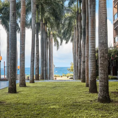 Yalong Bay Mangrove Tree Resort Hotel berhampiran Dataran Central Yalongwan
