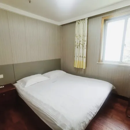 Binjia Hotel (Shanghai Chifeng Road Subway Station)