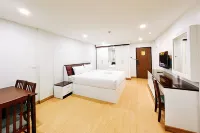 P.T. Grand Hotel Hotels in Pak Phraek