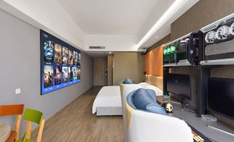 IGenie Love Elf·Wanzhao E-sports Hotel (Chengdu Dafeng Phoenix Mountain Sports Park)