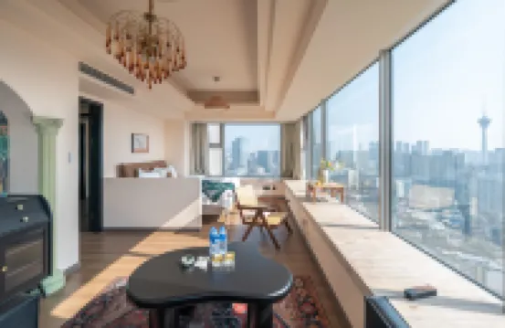 Invis - High-Rise Panoramic Art Apartment (Chengdu Taikoo Li Store)