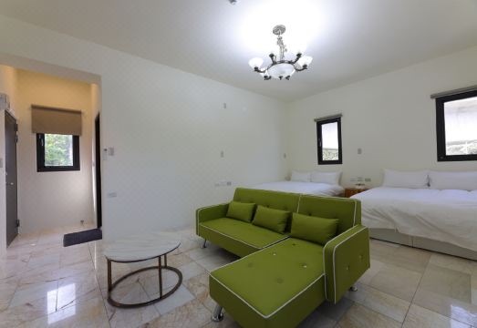 4. SEAVIEW ..