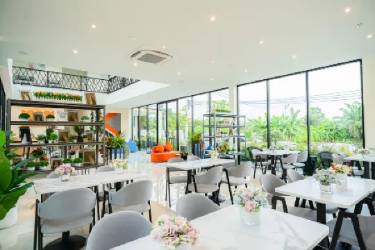 Fresh Resort Pattaya Отели рядом с достопримечательностью «Плавучий рынок в Паттайе»