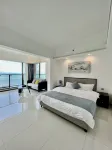 Fire Red Seaview Hotel (Xunliao Bay. Financial Street Sea World Branch)