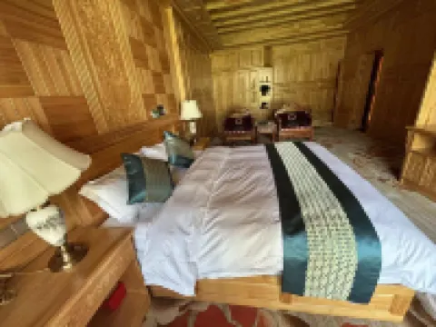 The Window of Qingzang-Tibet, the Boat of Yeli Resort Hotels in Lintan