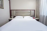 Collaboration Taoyuanxuan Holiday Inn Express Century Plaza Branch)
